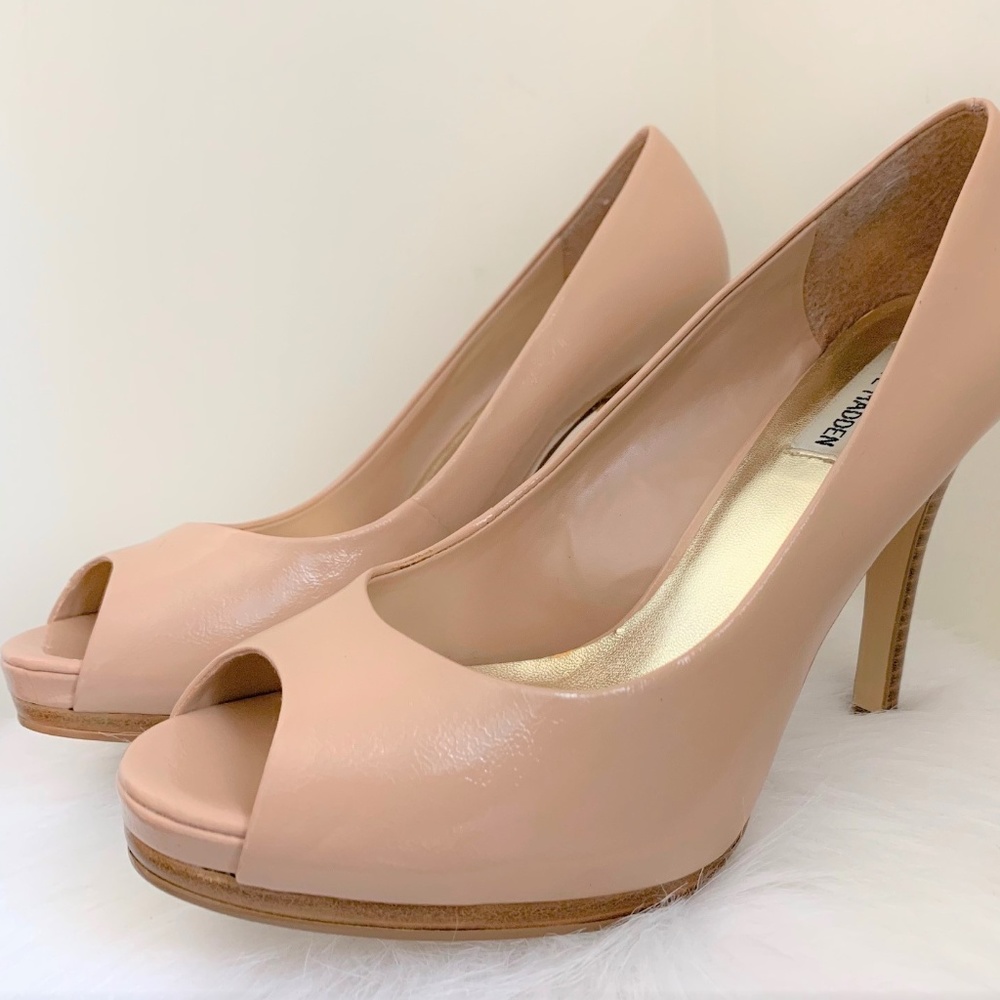Steve Madden Emilee nude peep toe pumps